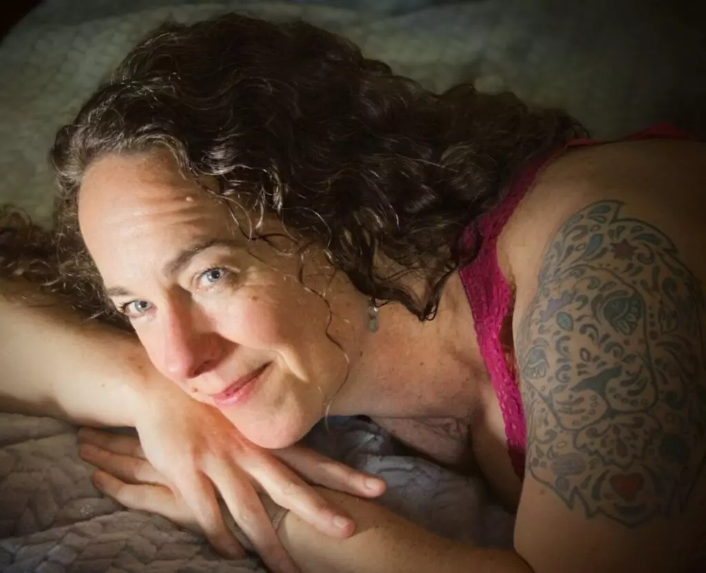 Portrait of Ravi, a warm and welcoming intuitive healer